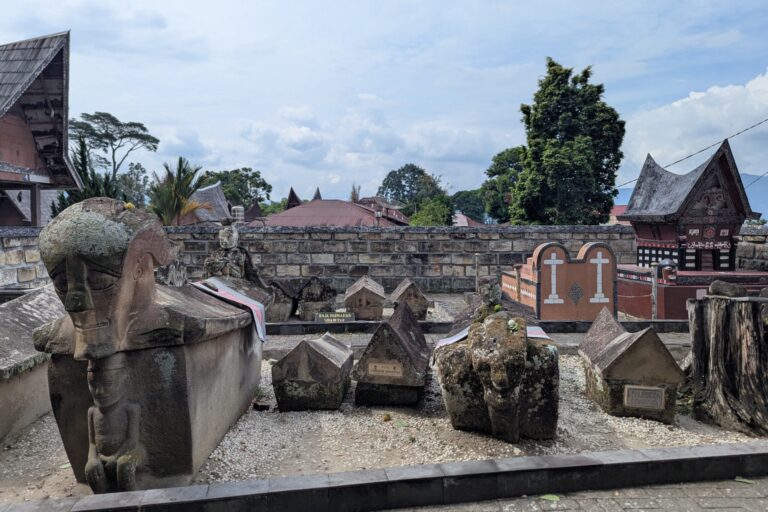 Cementerio real de Tomok